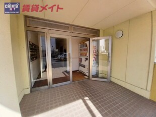 亀山マンションB棟の物件外観写真